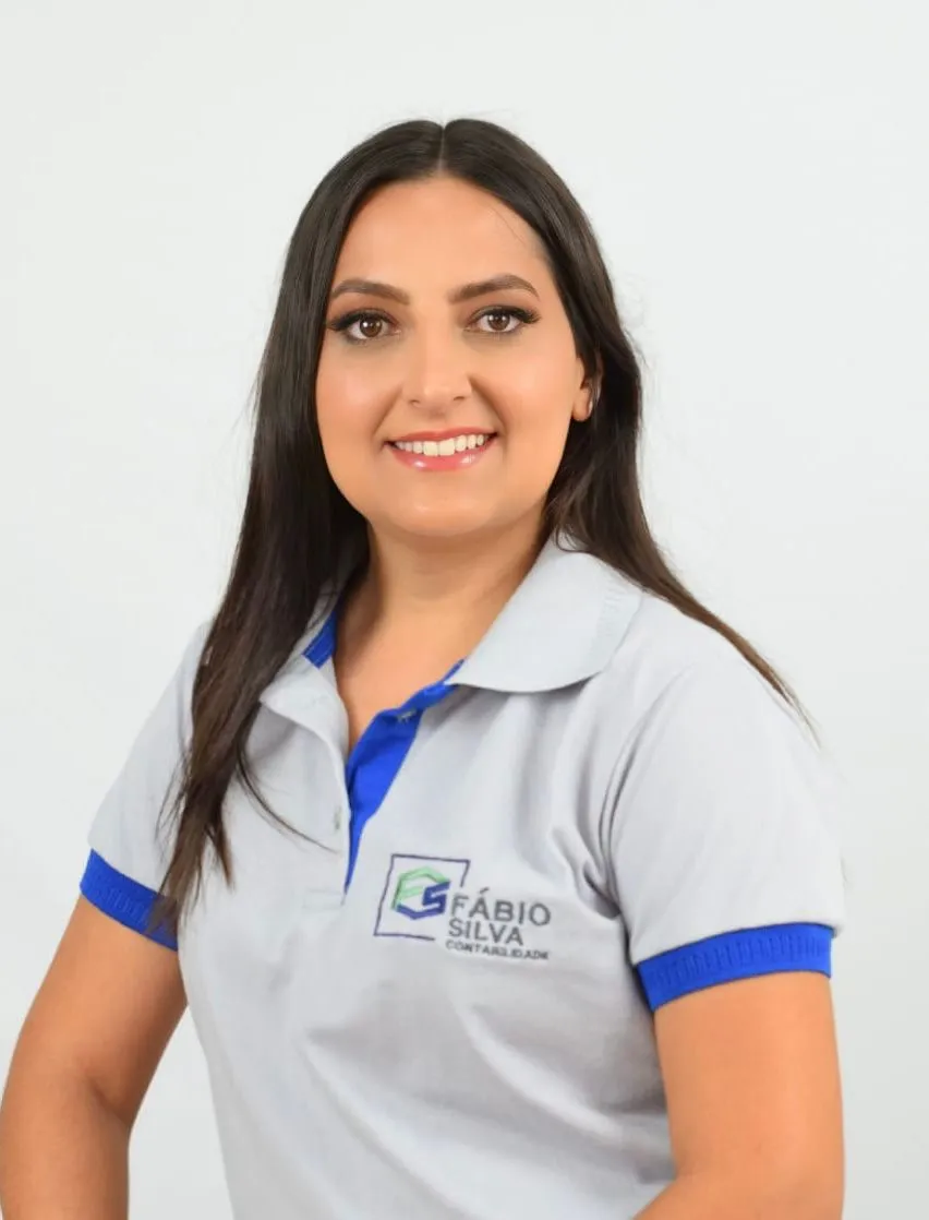Fundadora Suzana Silva sorrindo para apresentação de fundador na Fábio Silva Contabilidade